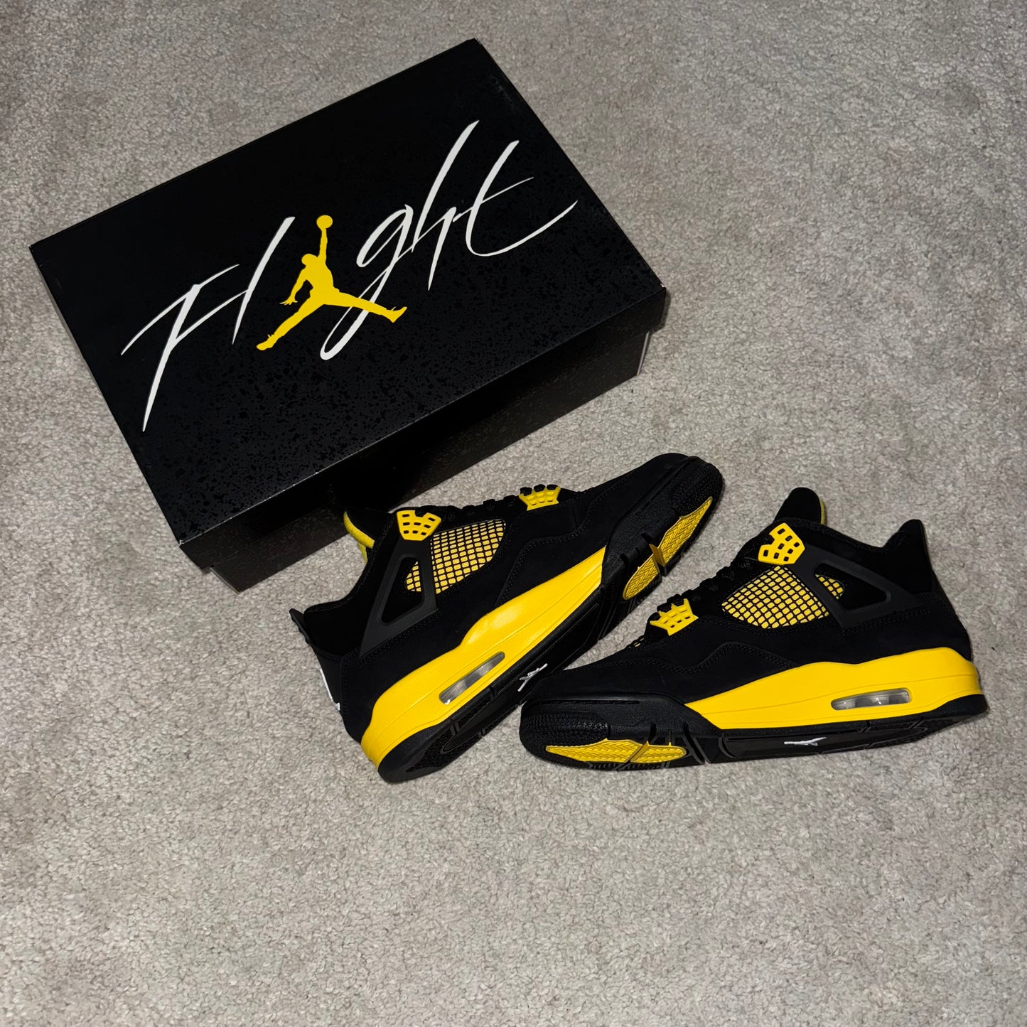 Jordan 4 Retro Thunder 2023