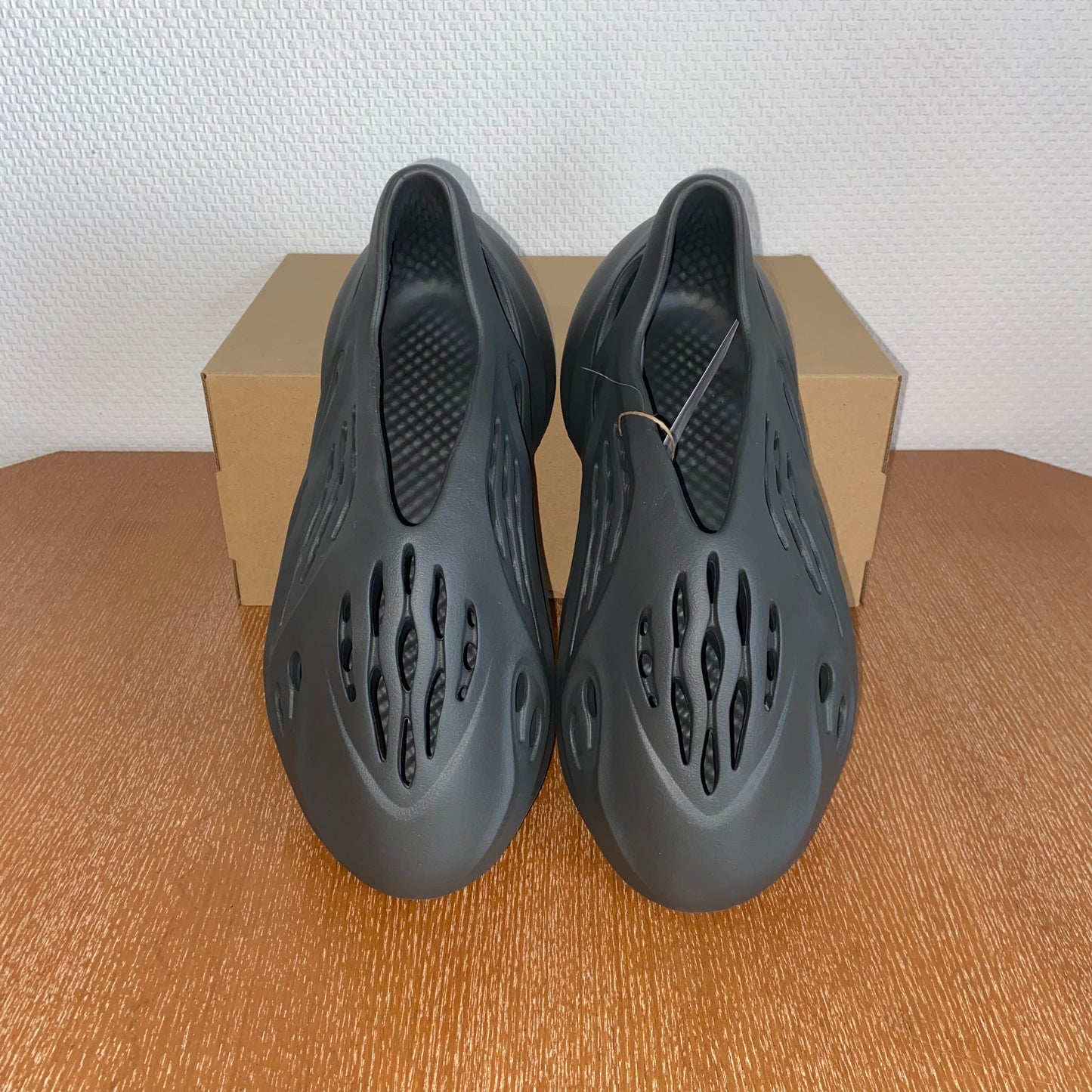 adidas Yeezy Foam Runner Carbon