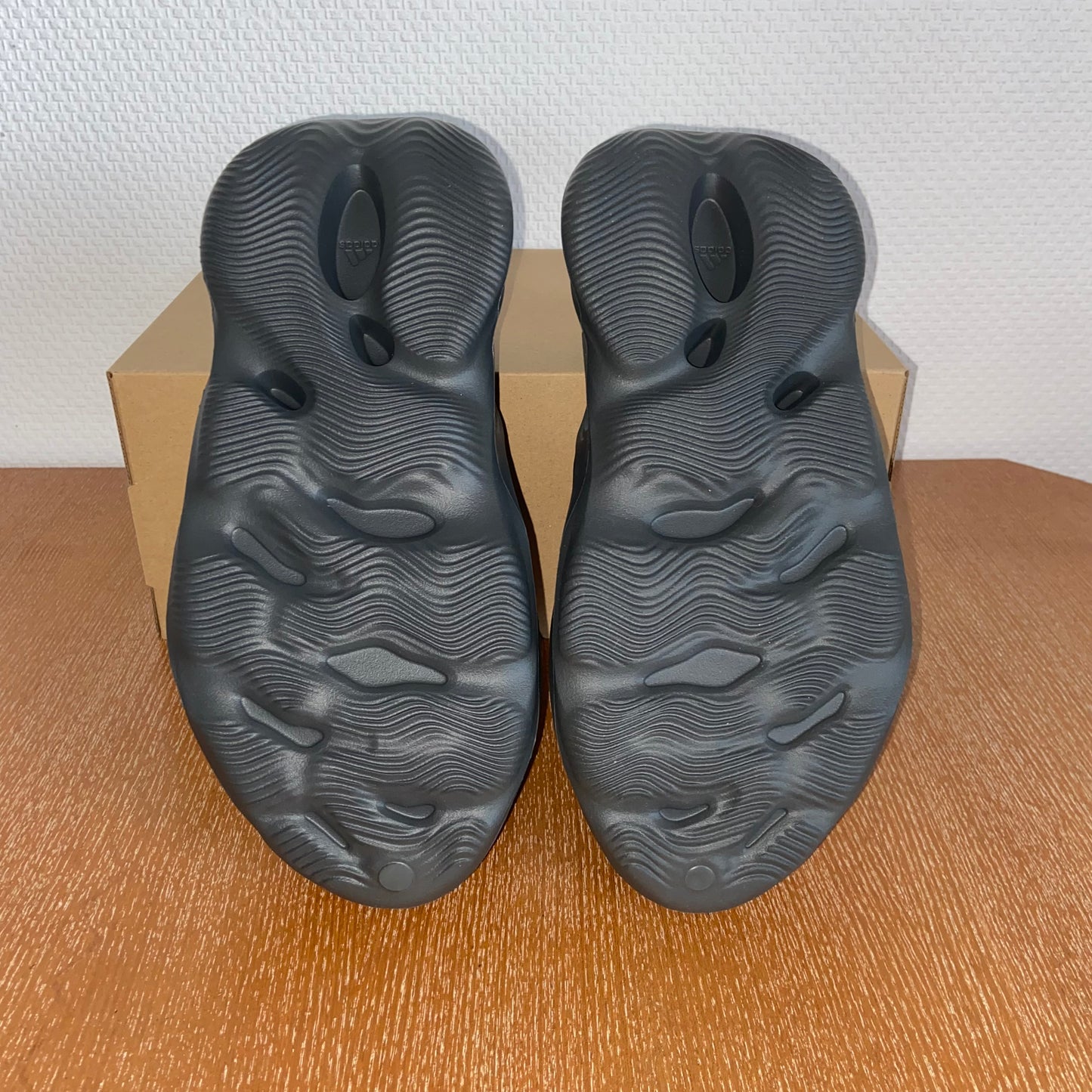 adidas Yeezy Foam Runner Carbon